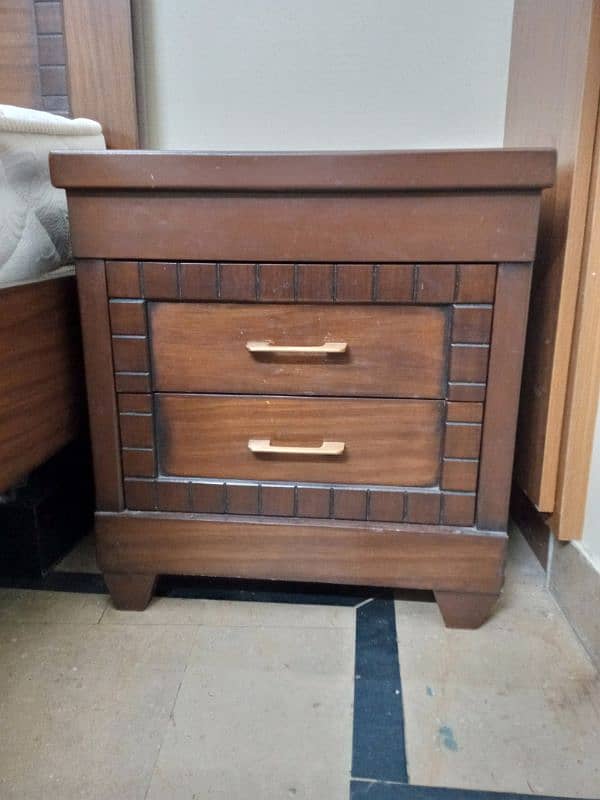 BED WOODEN KING SIZE URGENT SALE 11