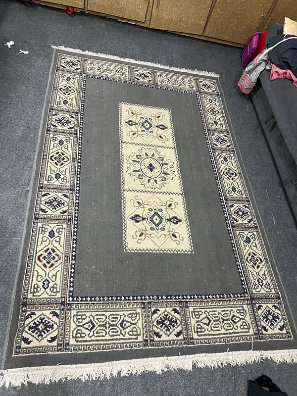 carpet rug in good condition 0