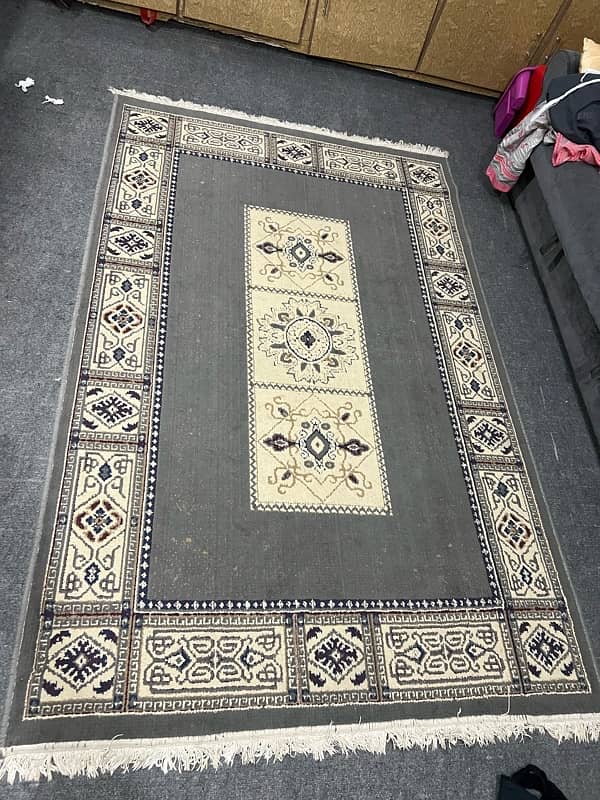 carpet rug in good condition 1