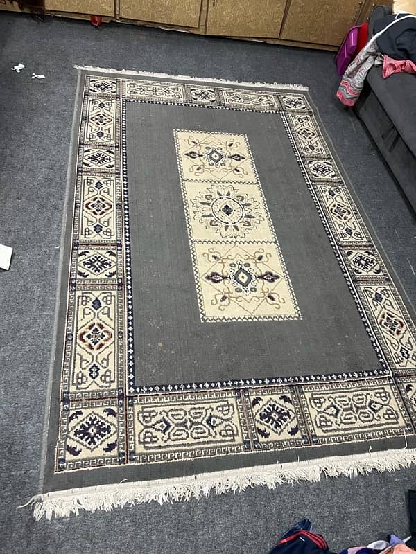 carpet rug in good condition 2