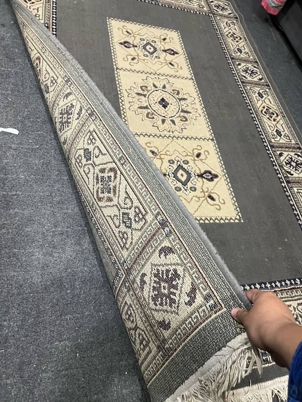 carpet rug in good condition 3