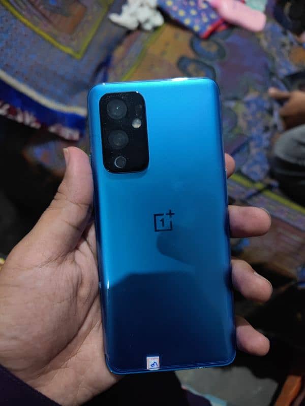 Oneplus 9 12/256 with one line 4