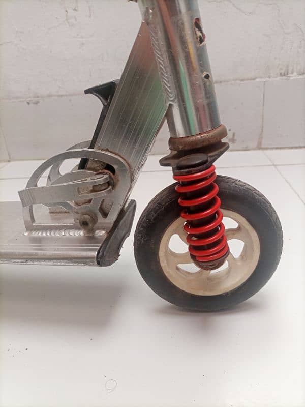 Scooty 3 wheels for sale 2