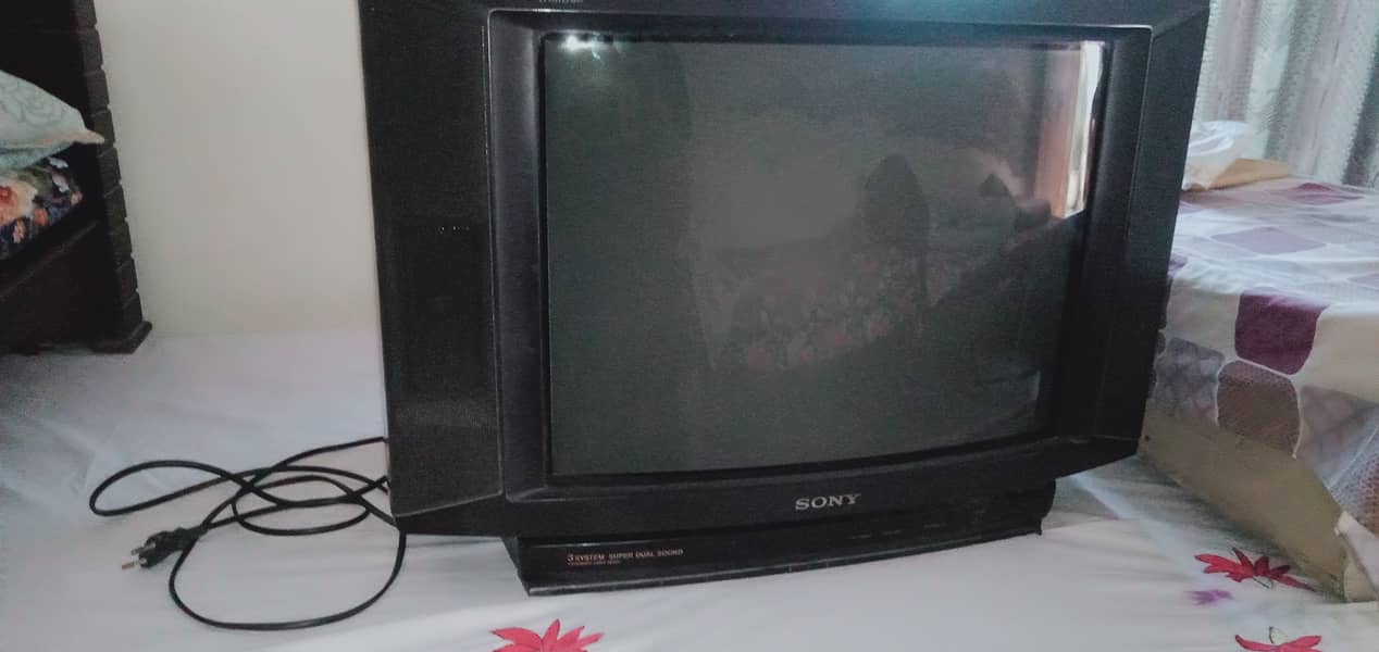 Original Sony Trinitron TV for sale! 2