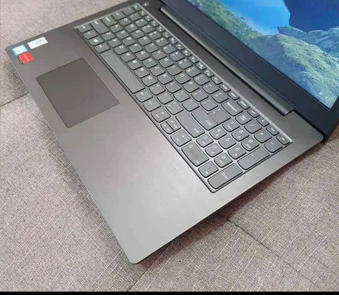 LENOVO Core i7 8th Gen laptop in 10/10 CONDITION 3