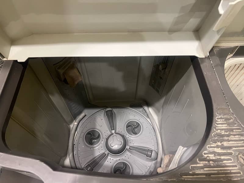 washing machine LG wash whit spin in very good condition 3