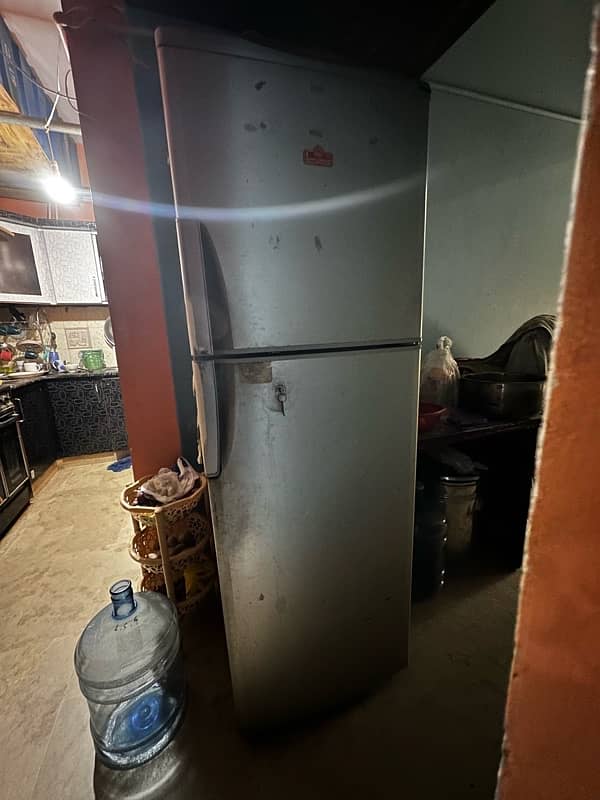 selling my Hitachi brand fridge in used condition 0