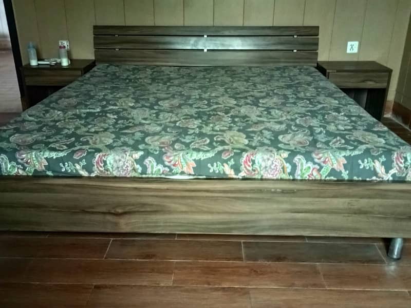 Interwood bed with side tables 0