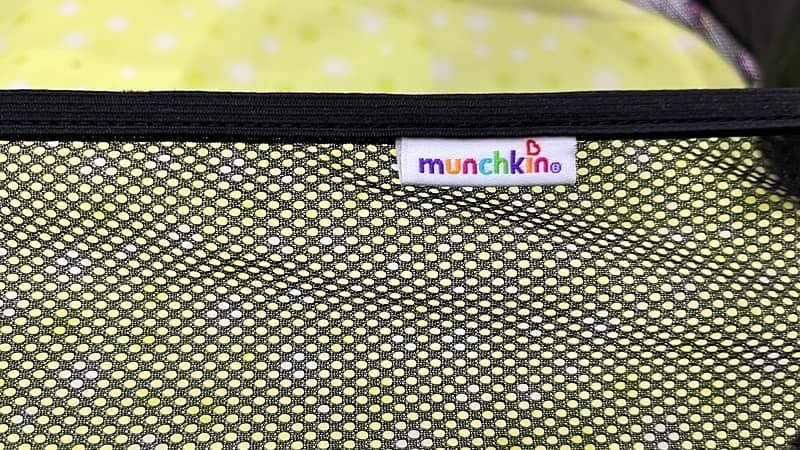 Munchkin | baby بستر | Baby travel pod | Canada Brand 8