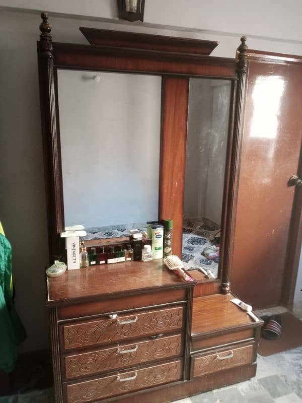 dressing table and 2 side tables 2