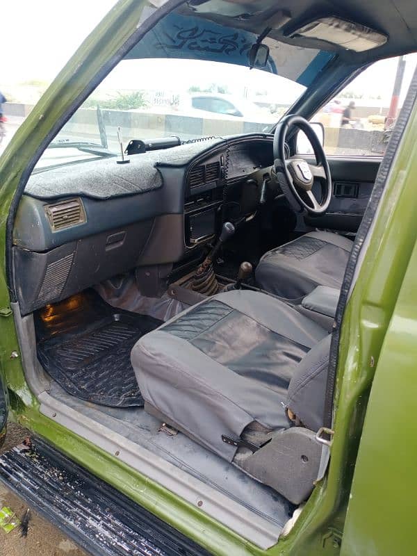 Toyota Hilux 1988 6