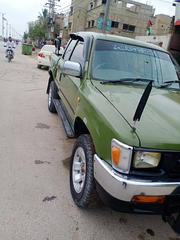 Toyota Hilux 1988 7