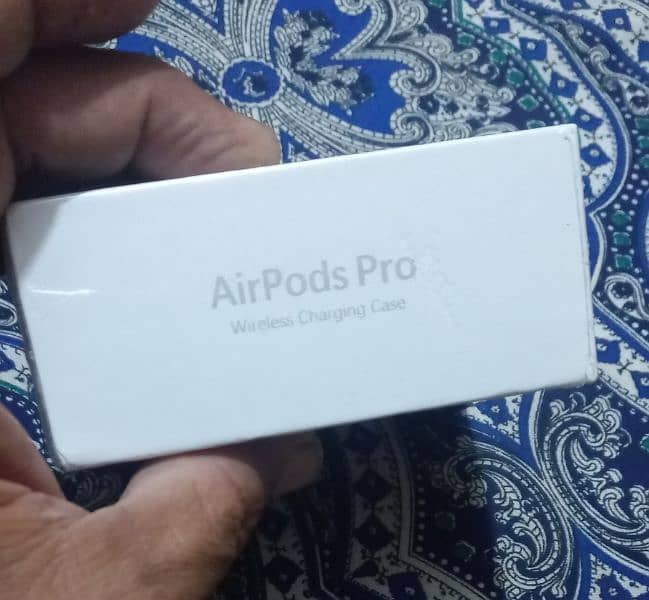 iphone Airpods pro wireless charging case 4