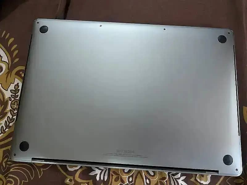 Apple MacBook pro 2018 15 inch 4