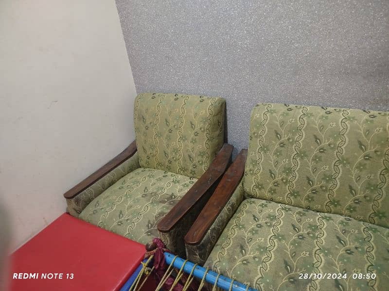 Used sofa set in good condition 4