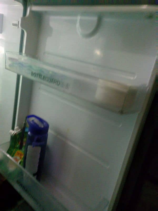 fridge medium size only use 1 year 2