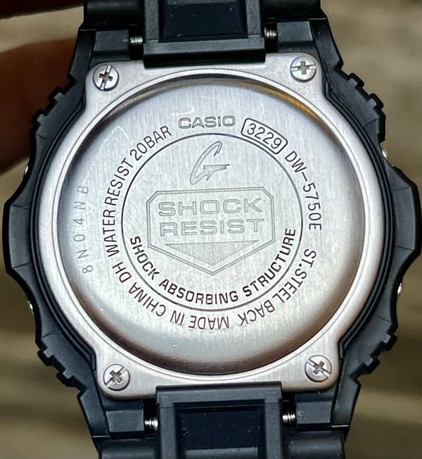 Casio G-Shock DW-5750E-1 11