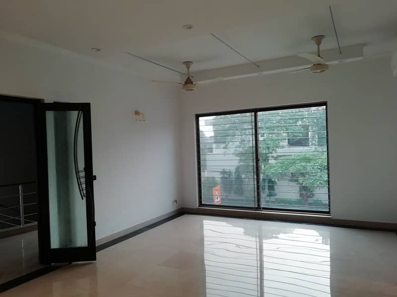 1Kanal Excellent Most House Available For Sale DHA Phase 3 10