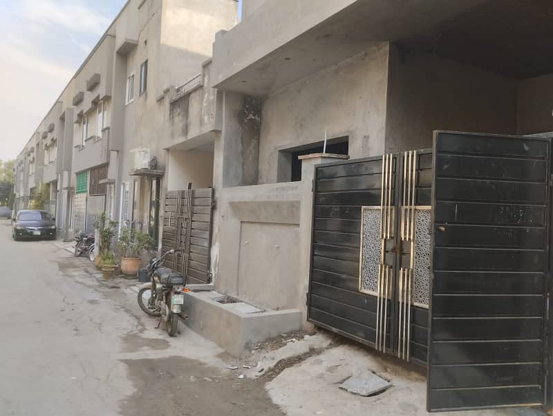 3.5 MARLA GREY STRUCTER OWNER BUILD HOUSE FOR SALE IN NASHMAN IQBAL 1 MAIN KHAYABAN E JINNAH ROAD LAHORE. 14