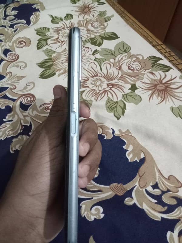 vivo y12a 10/7 condition hai 4