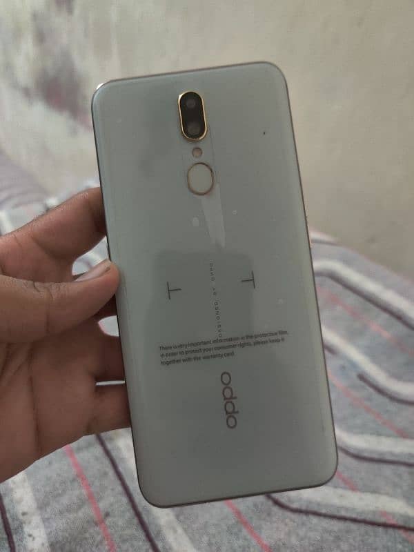 Oppo F11 8/256 4