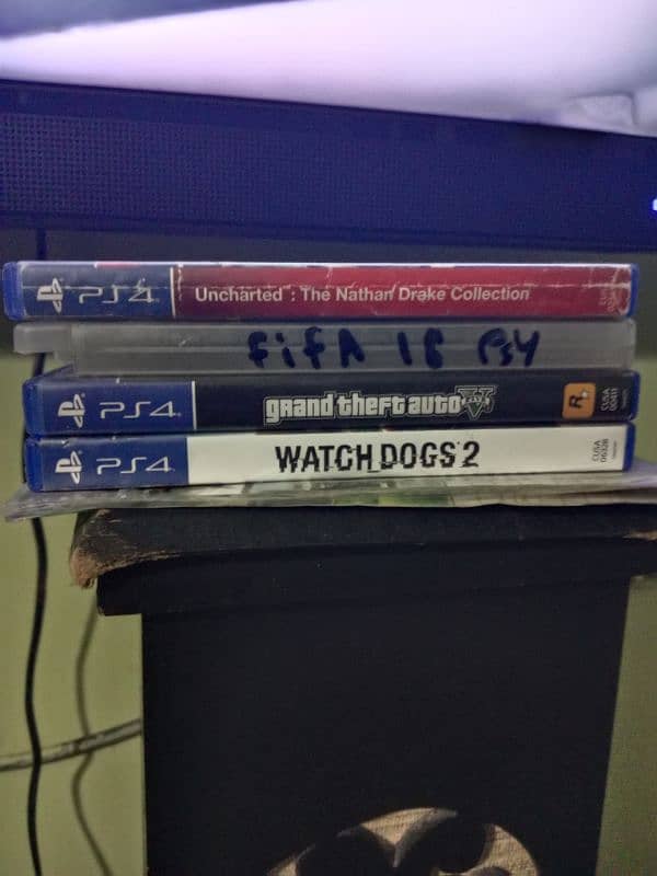 PlayStation 4 fat 500GB with 4 games 3