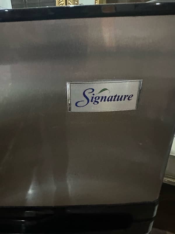 fridge Refrigerator signature  ,two door Like New 10/10 0