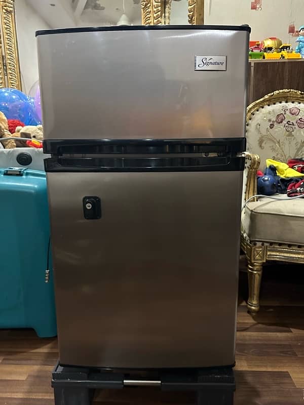 fridge Refrigerator signature  ,two door Like New 10/10 2