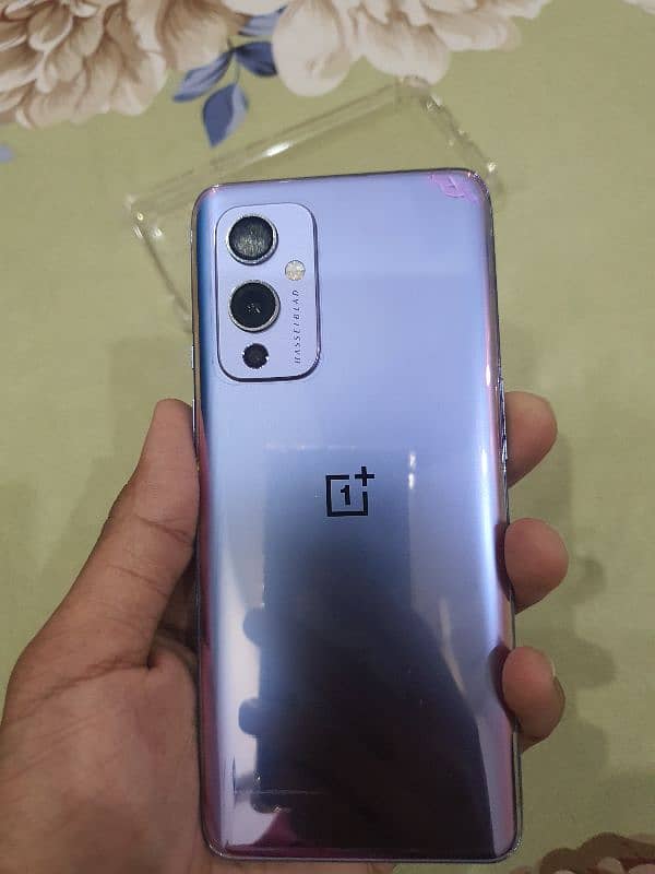 OnePlus 9 5G Line in display 1