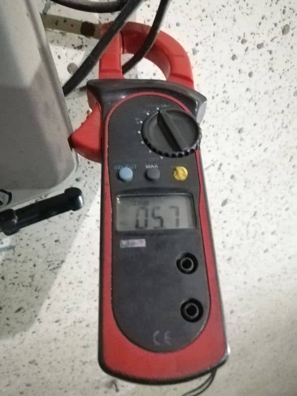 Clamp meter 1