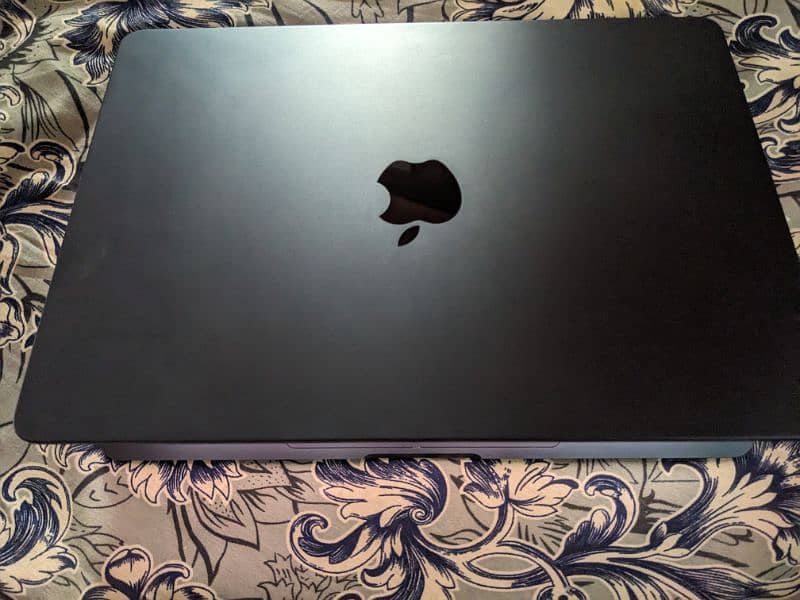 13-Inch MacBook Air M3 - Midnight (10 Months Warranty Left) 3