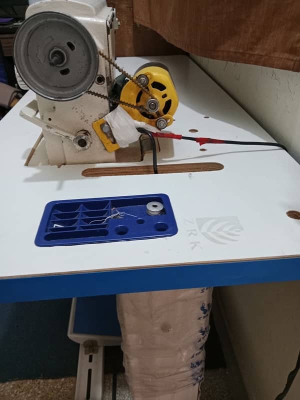 jucky sewing machine with stand 1