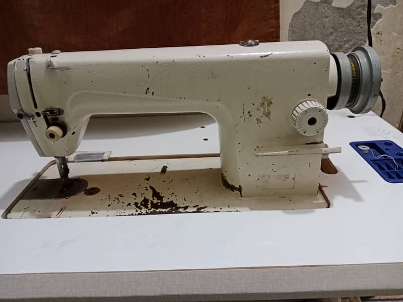 jucky sewing machine with stand 3