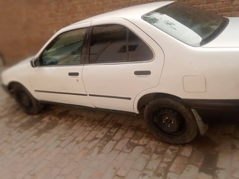 Nissan Sunny 2000 7