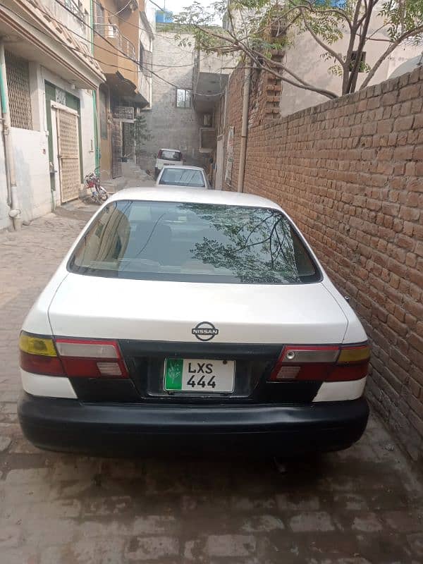 Nissan Sunny 2000 8