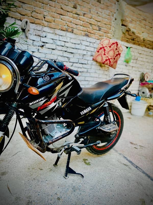 Yamaha ybrG 125 shiny black colour Model 2018 0