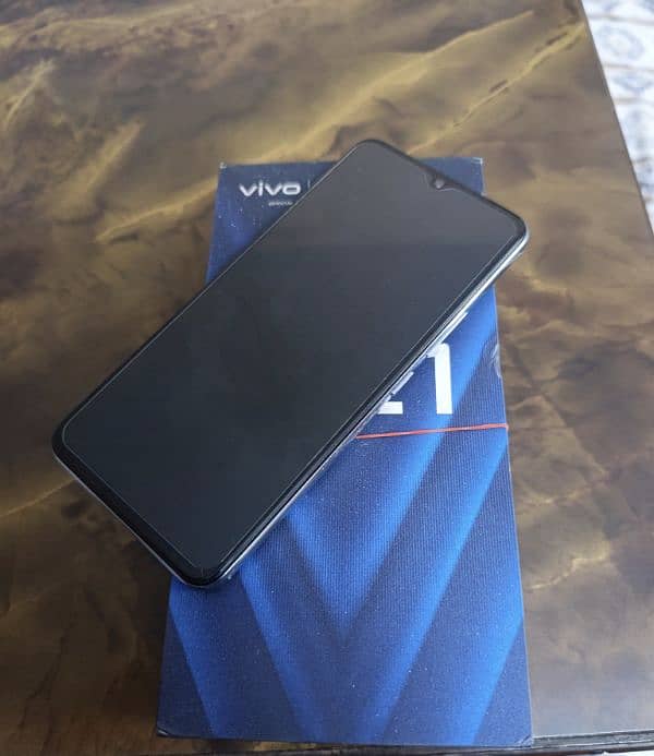 VIVO V21 1