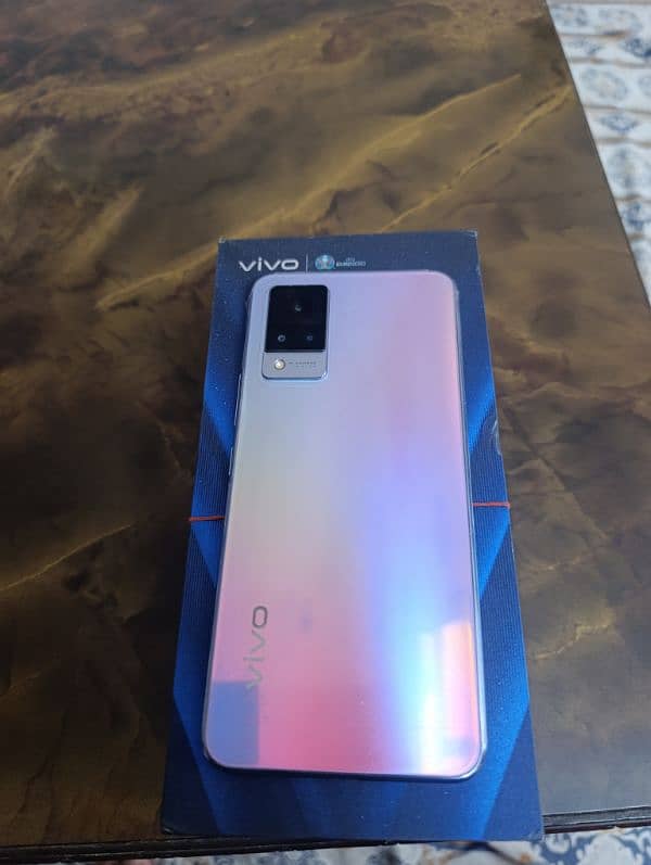 VIVO V21 4