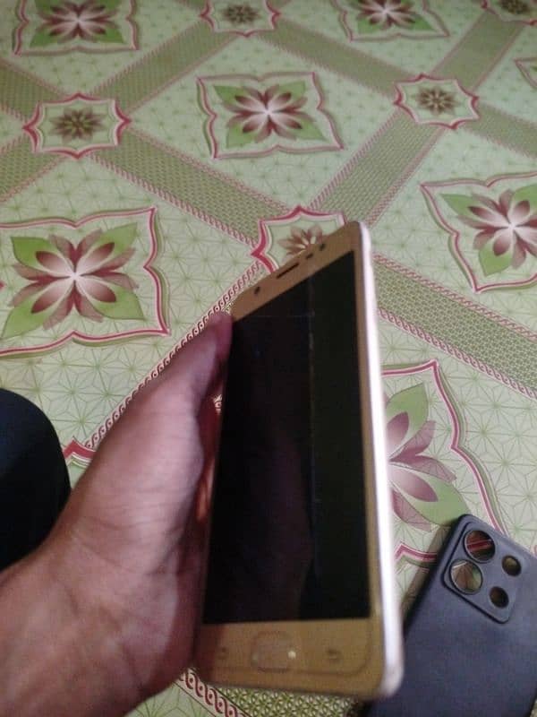 Samsung J7 Max 2/32 Complete Saman hai 4