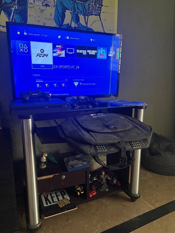 PS4 Slim 1TB + 32 inch SONY HD TV + Desk 2