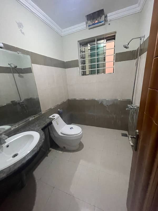 1 Kanal lower portion (Basement) for Rent in G-13/3 5