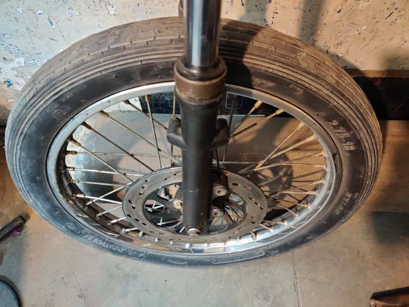 Suzuki Gs 150 SE shocks and disc brake spoke wheel 2