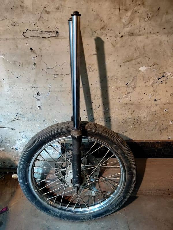 Suzuki Gs 150 SE shocks and disc brake spoke wheel 4