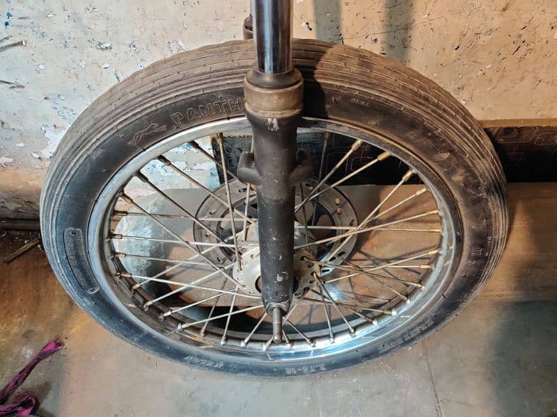 Suzuki Gs 150 SE shocks and disc brake spoke wheel 5