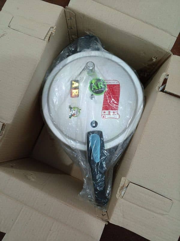 Brand New pressure cooker 5