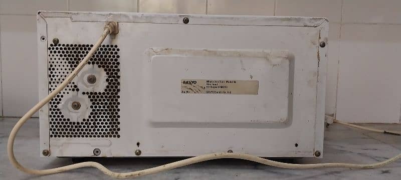 Sanyo Microwave 3