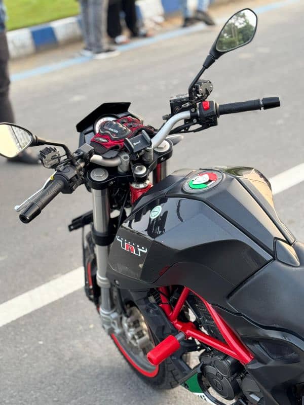 Benelli TNT 25 250cc 8