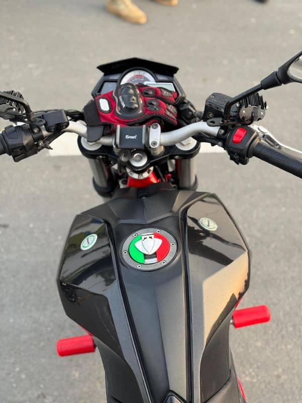 Benelli TNT 25 250cc 9