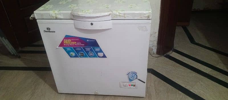 dawlance deep freezer with energy saver technology 0