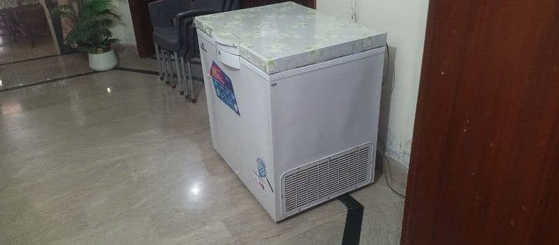 dawlance deep freezer with energy saver technology 1